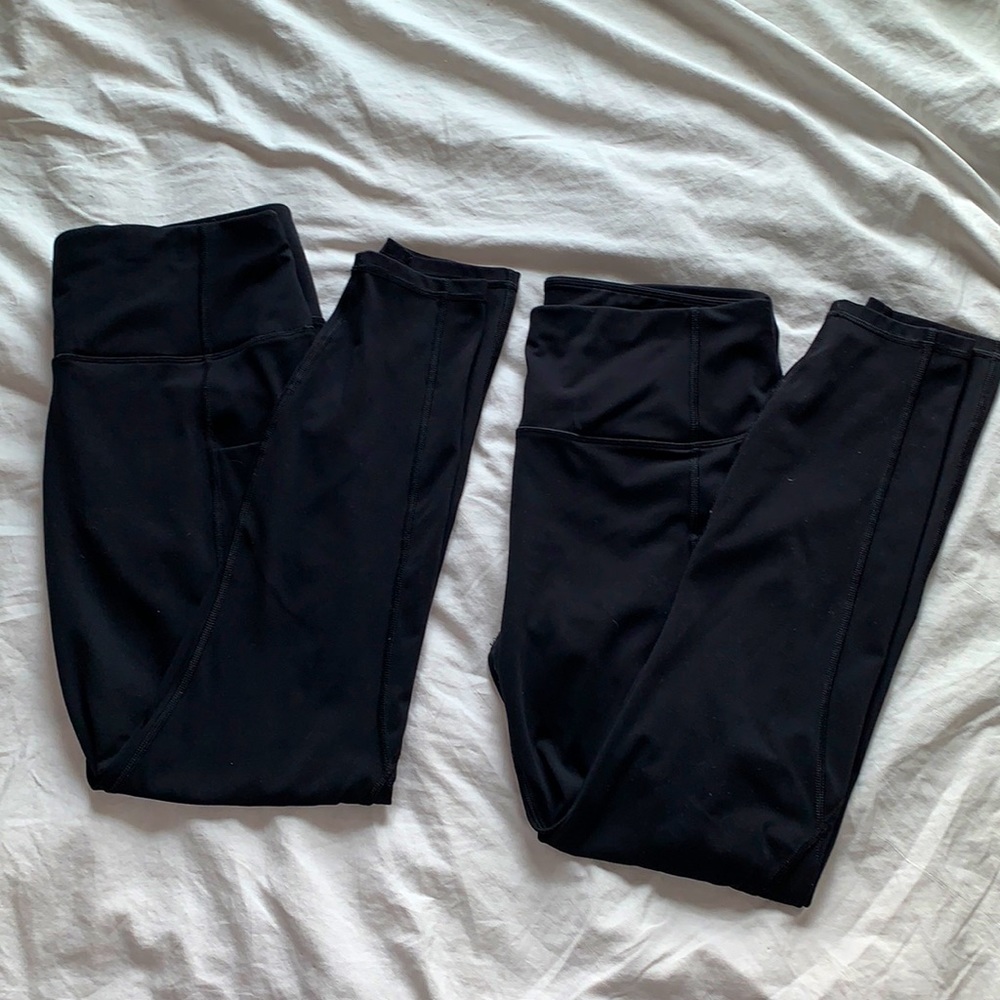 2 pairs of black athletic leggings🖤